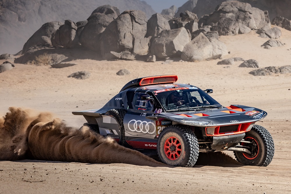 Audi mantém tradição em competições e conquista vitória histórica no Rally Dakar