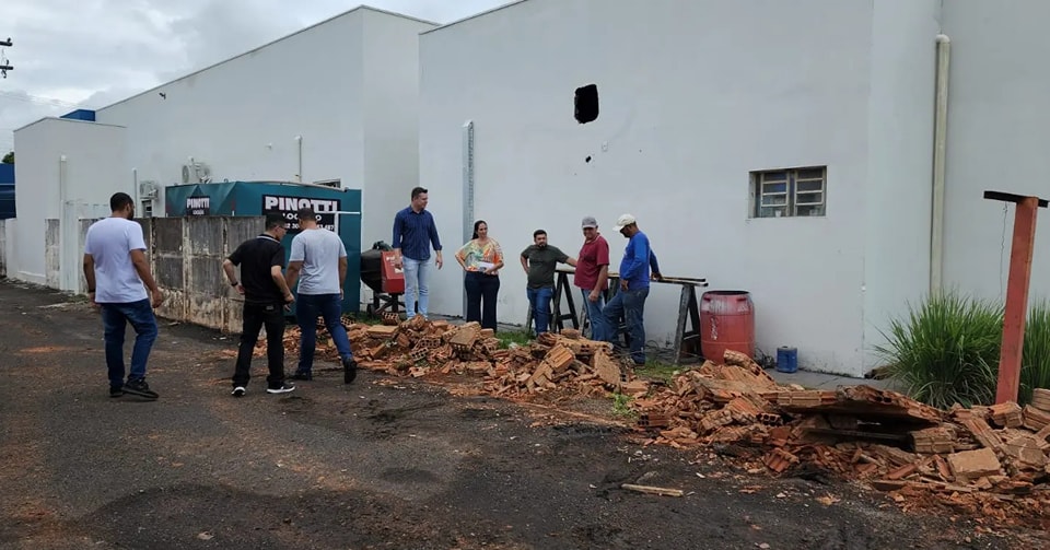 Macedônia da início em obra da piscina de hidroterapia.