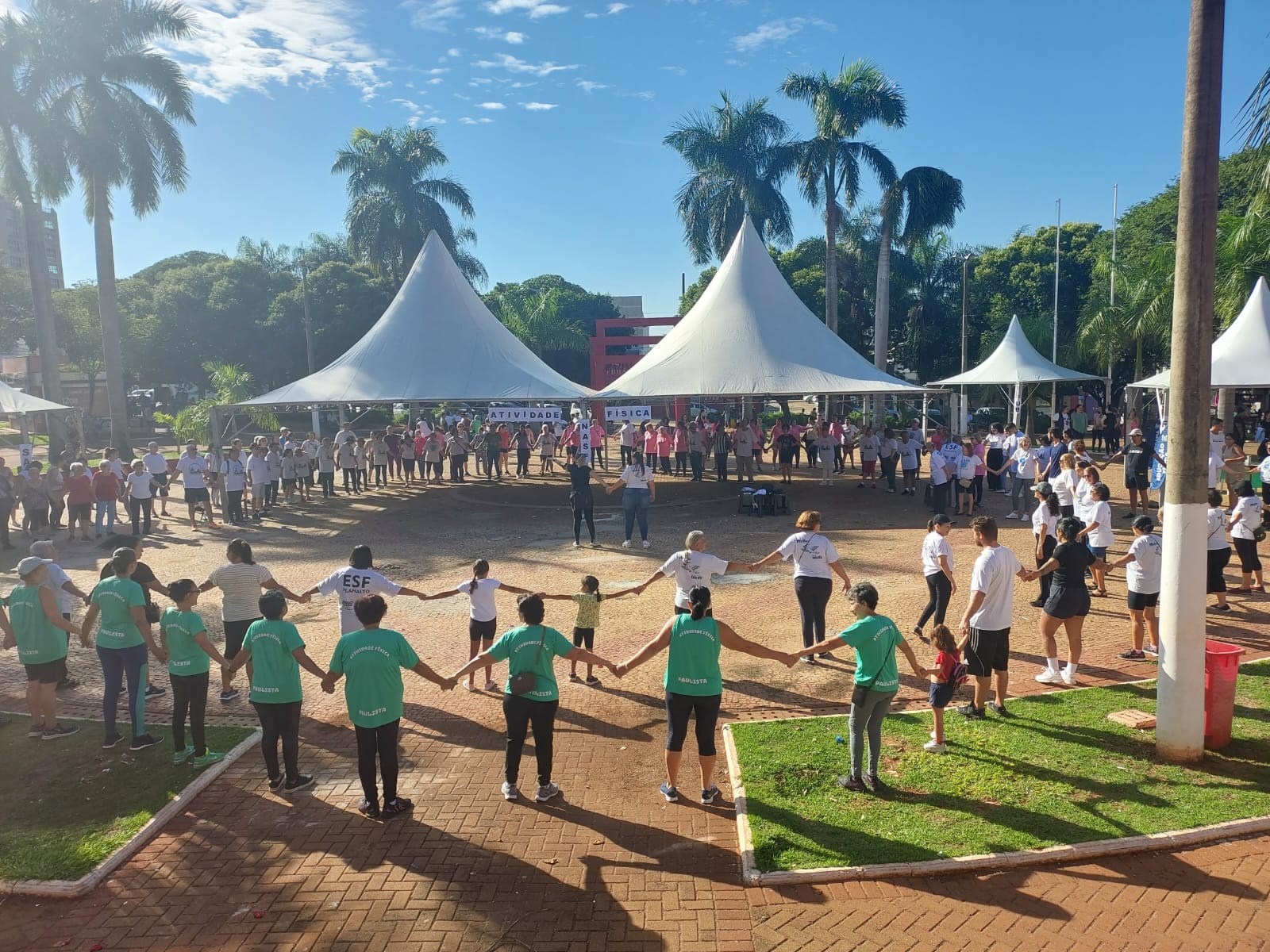 Dia Mundial da Atividade Física atrai grande público na praça central