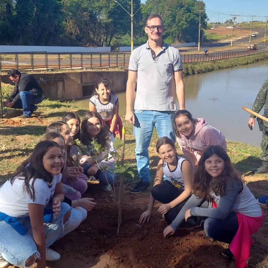 Represa Beira Rio ganha novos ipês em comemoração ao Dia do Meio Ambiente