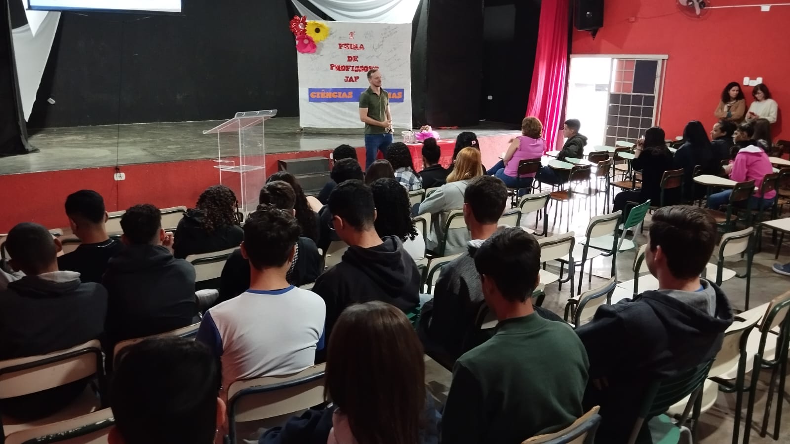 Secretário de Meio Ambiente ministra palestra para alunos da escola JAP