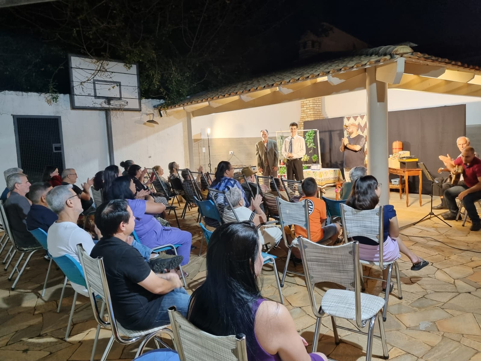 CREAS e Centro dia do Idoso promovem espetáculo ‘Crônicas das Estações’