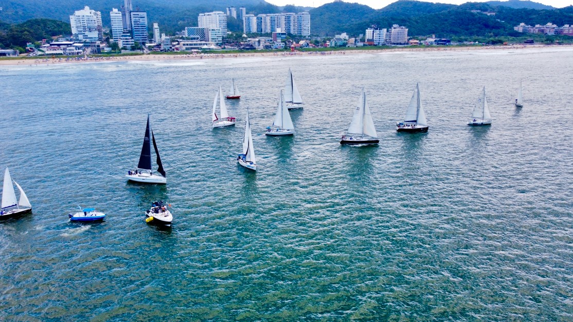 Em comemoração aos 60 anos de Balneário Camboriú, cidade catarinense recebe competição de vela do Circuito Marina Itajaí