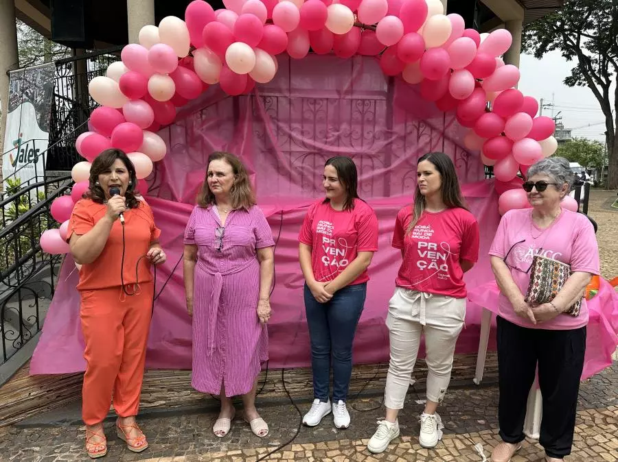 3º Outubro Rosa reúne centenas de pessoas na Praça João Mariano de Freitas em Jales