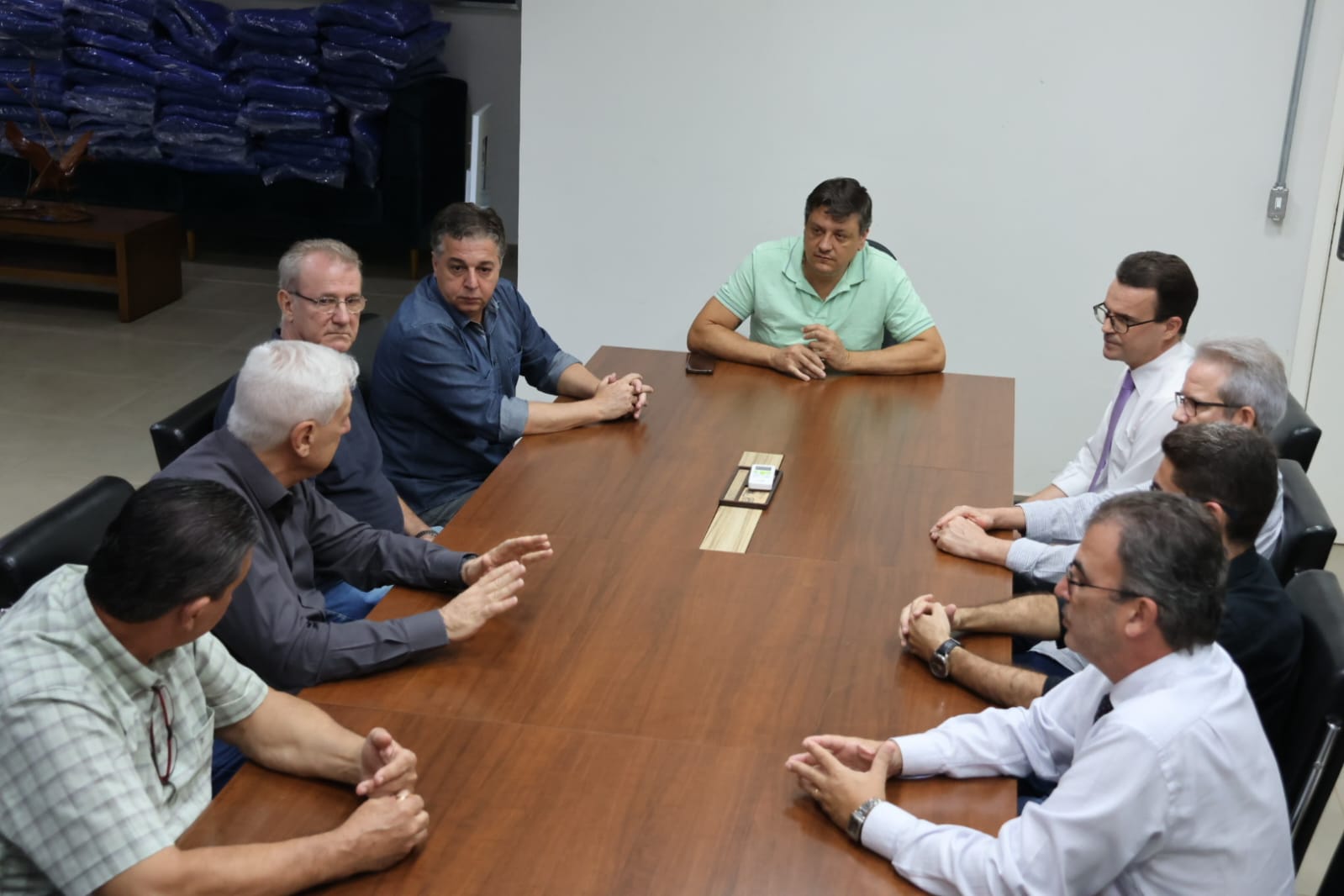 Prefeito recepciona equipe da transição de governo