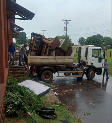 Prefeitura realiza limpeza do PEV