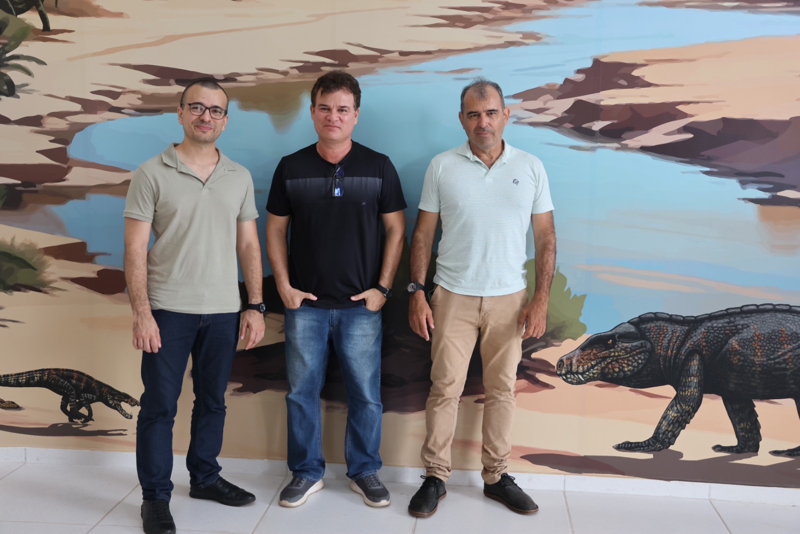 Museu de Paleontologia de Fernandópolis recebe visita de professor renomado da UnB