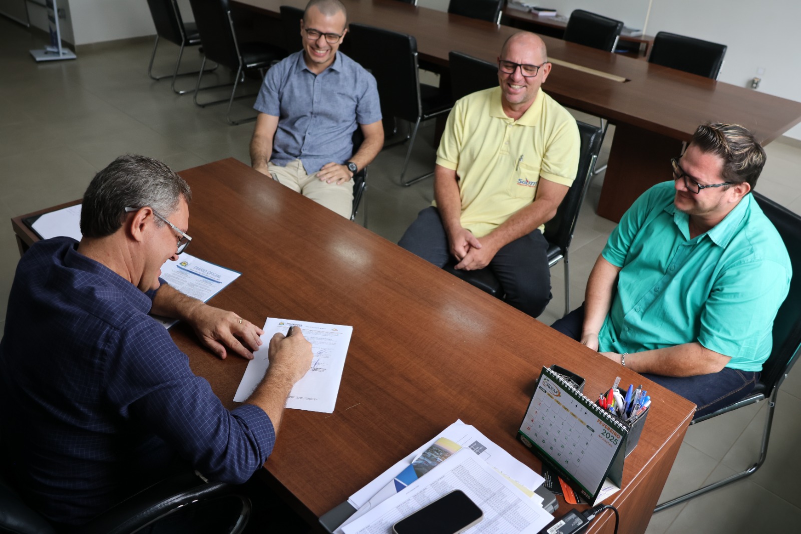 Prefeito recebe OSFER para assinatura de termo de fomento