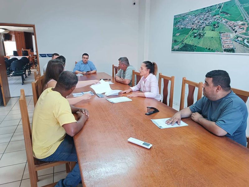 Reunião entre vereadores e prefeito propõe alterações em lei para fiscalização de terrenos e residências em Guarani d’Oeste