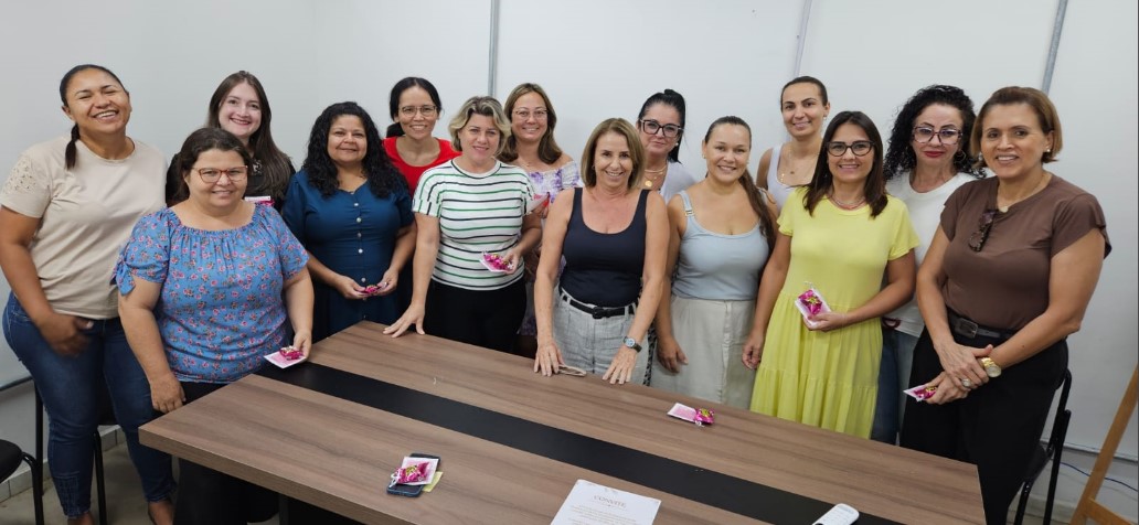 Primeira-Dama visita funcionárias das repartições do Paço Municipal  