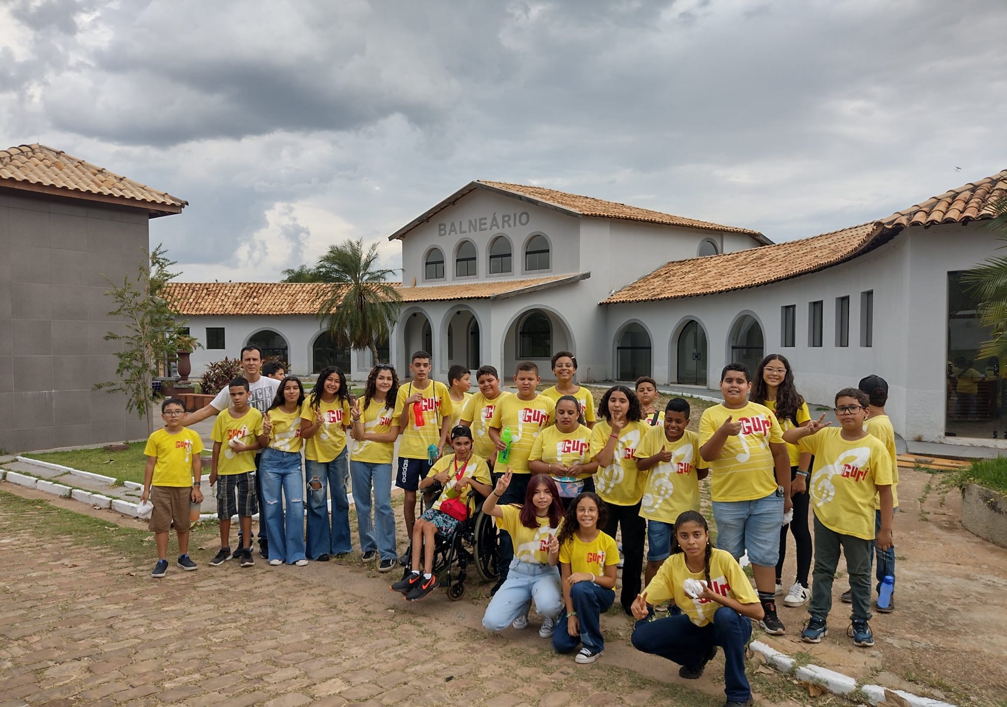 ALUNOS DO POLO OUROESTE DO PROJETO GURI SE APRESENTAM NO ENCONTRO DE 