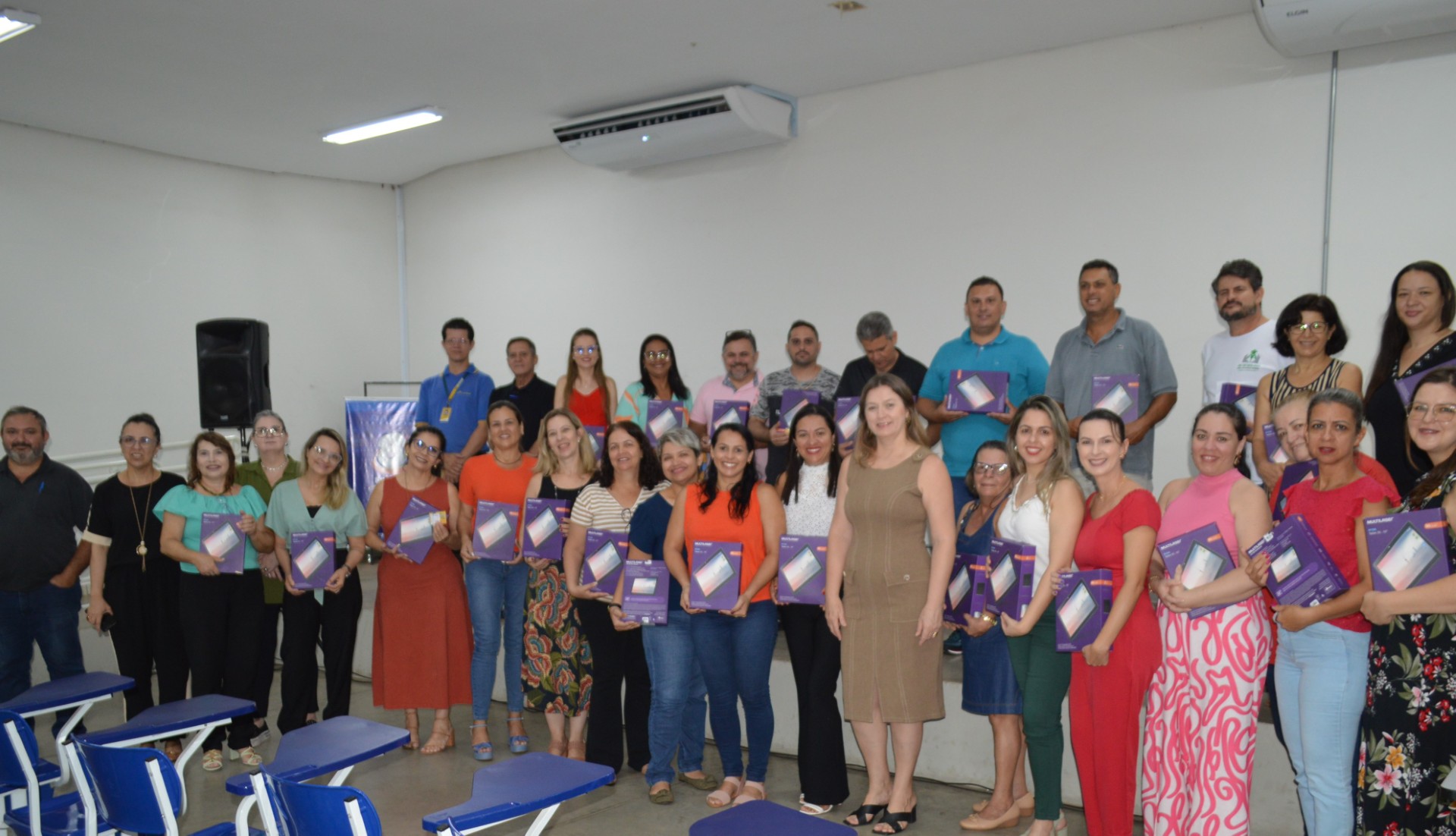 Educação Municipal entrega tablet’s para secretarias das escolas