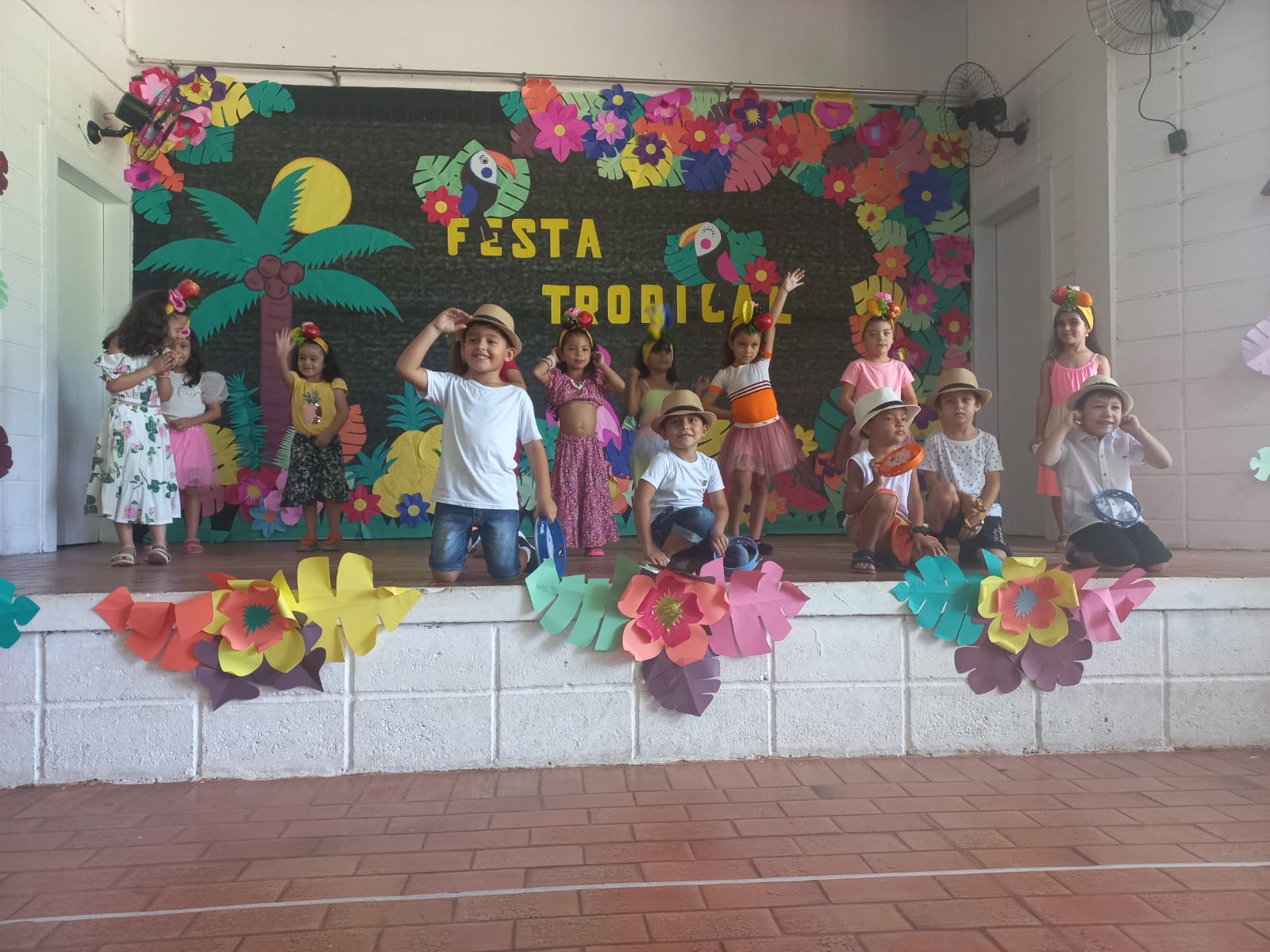 ‘Festa Tropical’ reúne famílias e comunidade no CEMEI Ângelo Finoto