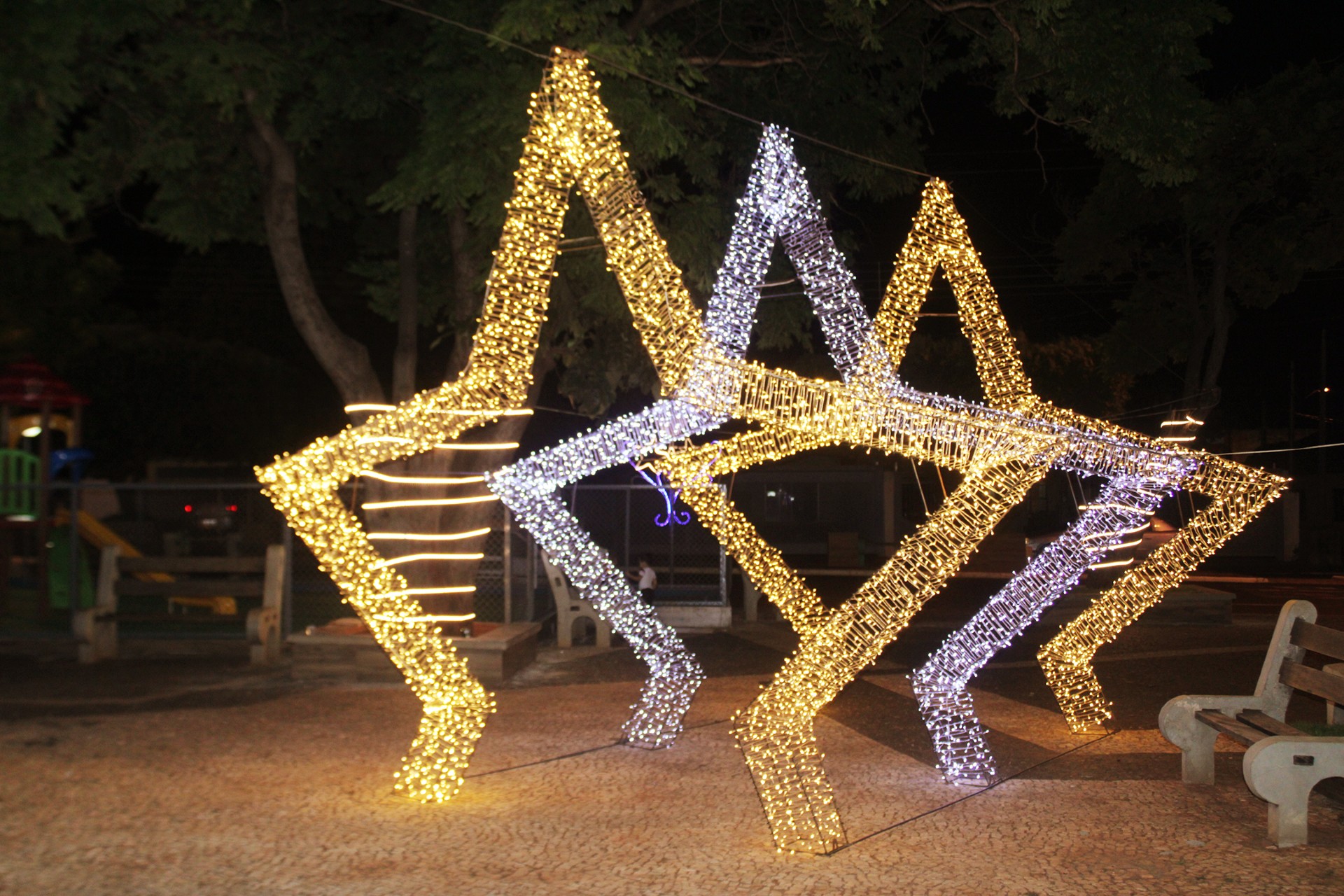 A decoração de Natal deste ano surpreendeu a população de Mira Estrela.