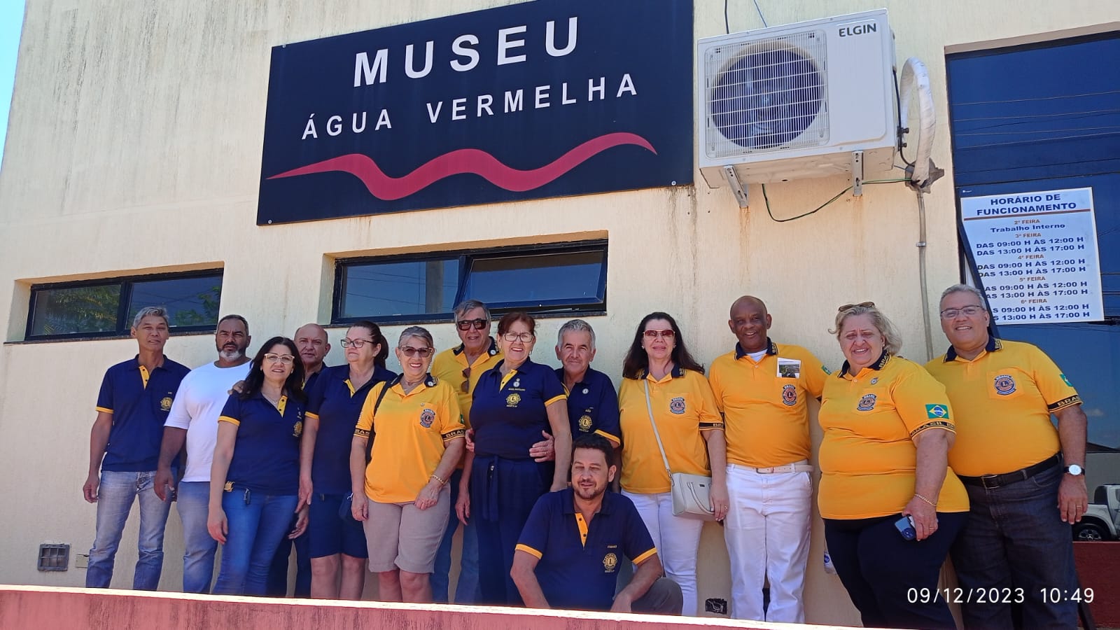 CASAL GOVERNADOR DO DISTRITO LC6 VISITA MUSEU DE ARQUEOLOGIA ÁGUA VERMELHA DE OUROESTE